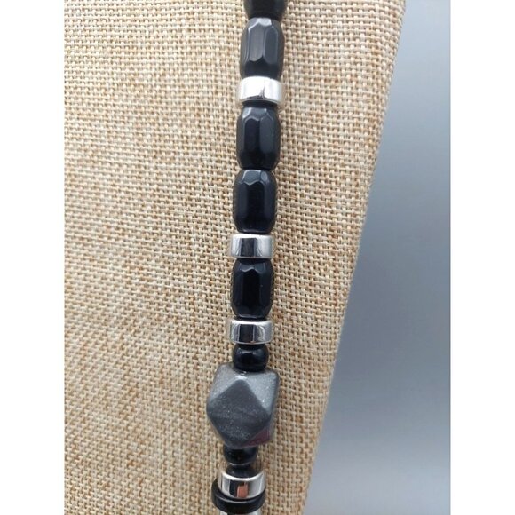 Trifari Beaded Strand Necklace Black Gray Silver Tone Beaded MINT 28" - Picture 4 of 8